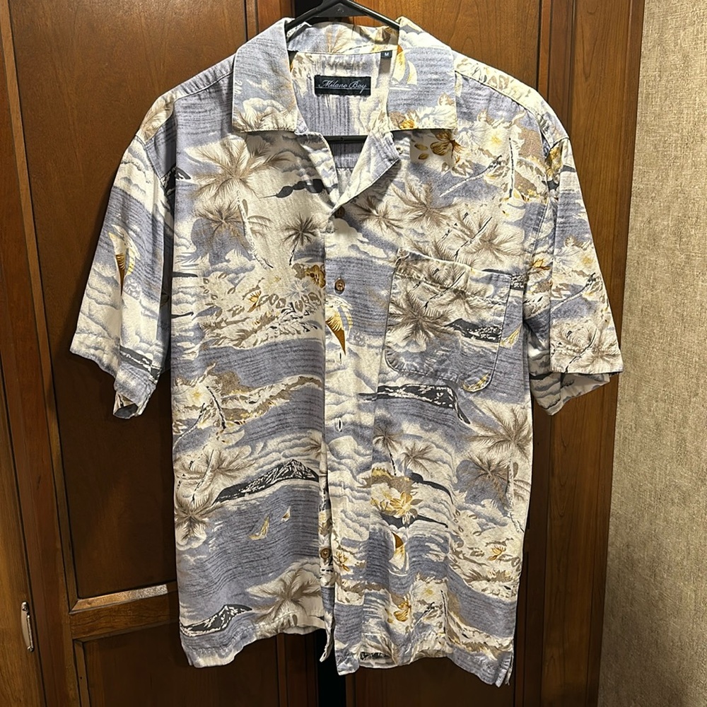 Milano Bay short sleeve button up men’s medium like new Hawaiian style 🤙